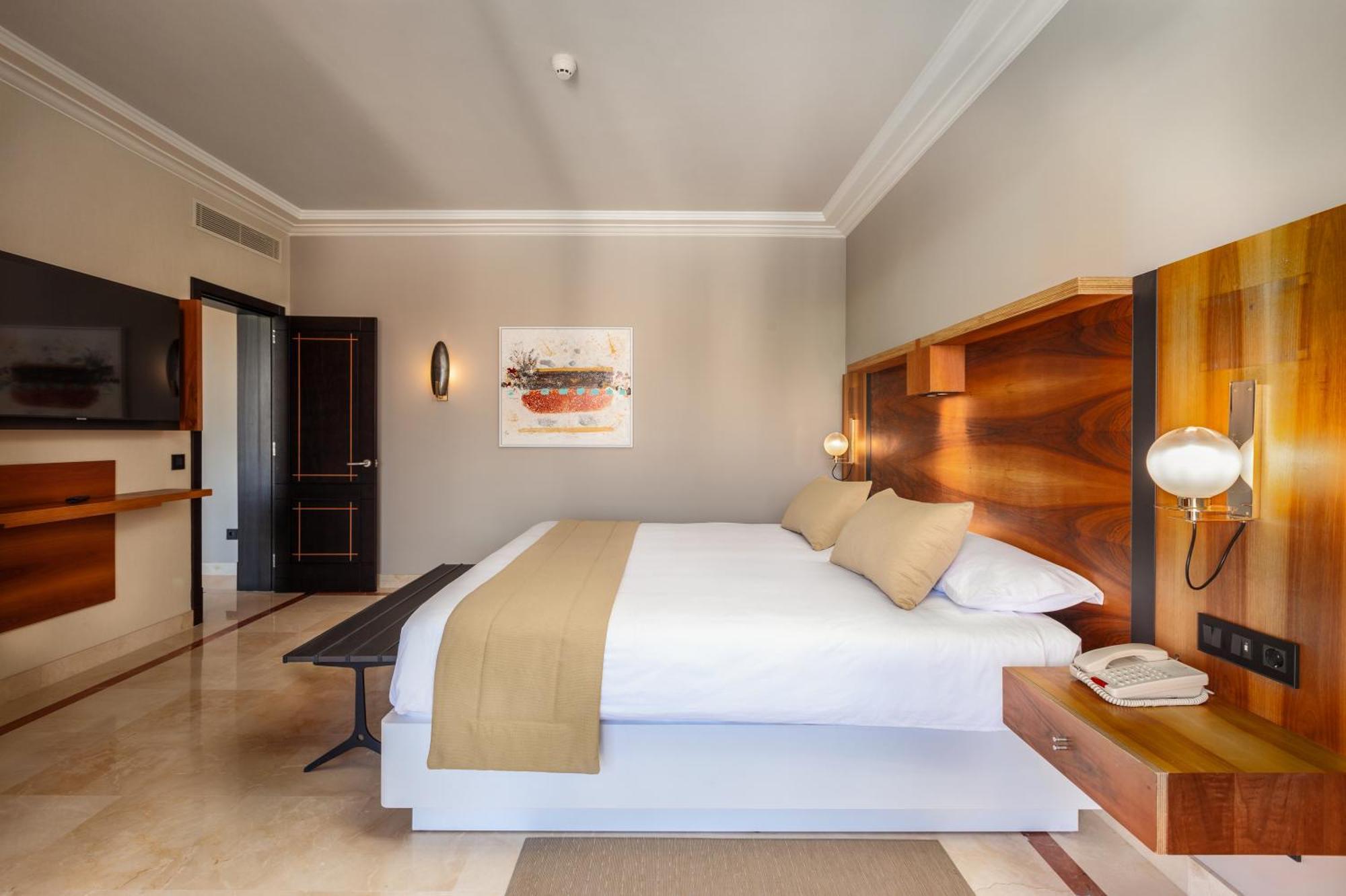 Lopesan Costa Meloneras Resort & Spa Phòng bức ảnh A bedroom at the hotel